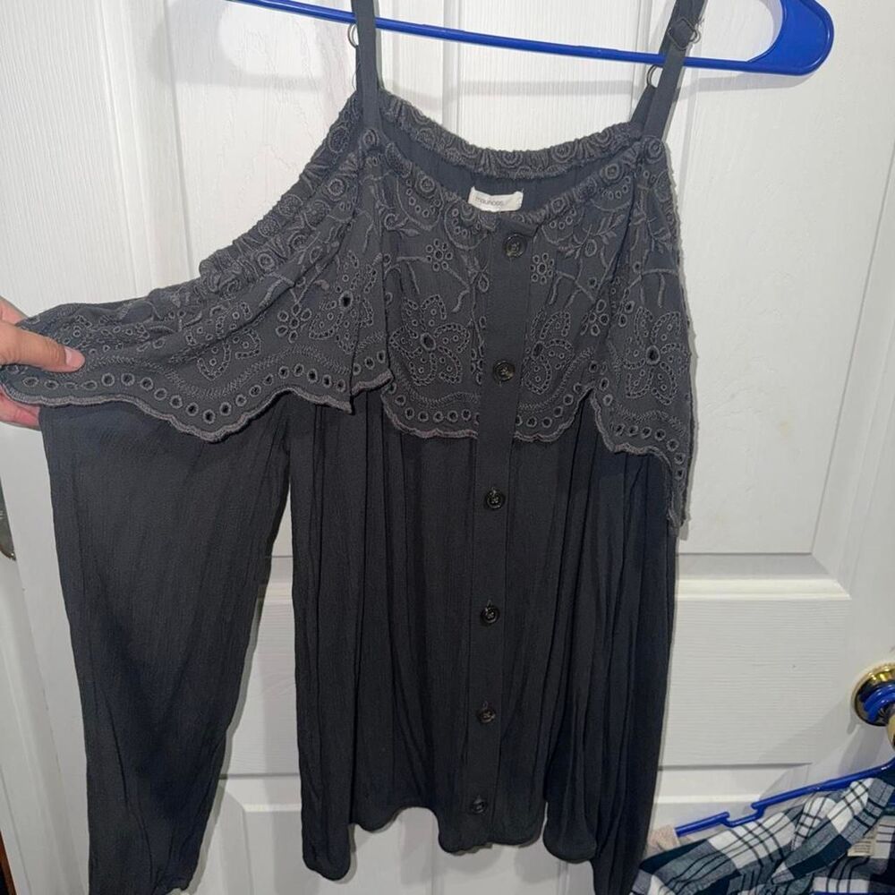 Maurices Women's Black and Grey Blouse